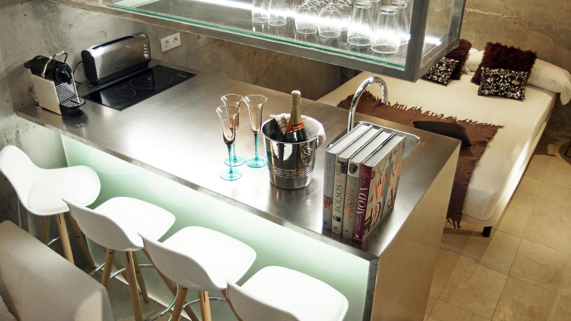 My Space Emirates - Fully Equipped Apartments Near The Beach With Shared Pool Barcelona Room photo
