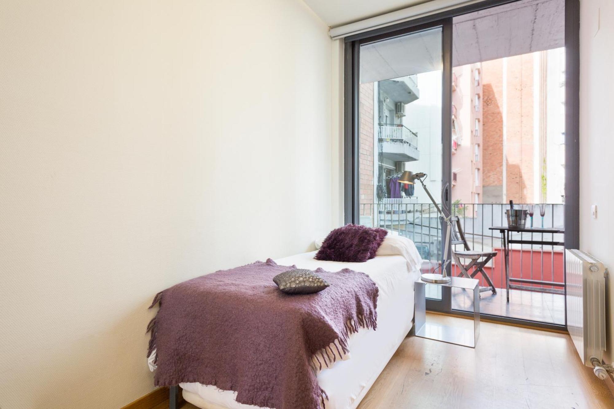 My Space Emirates - Fully Equipped Apartments Near The Beach With Shared Pool Barcelona Exterior photo