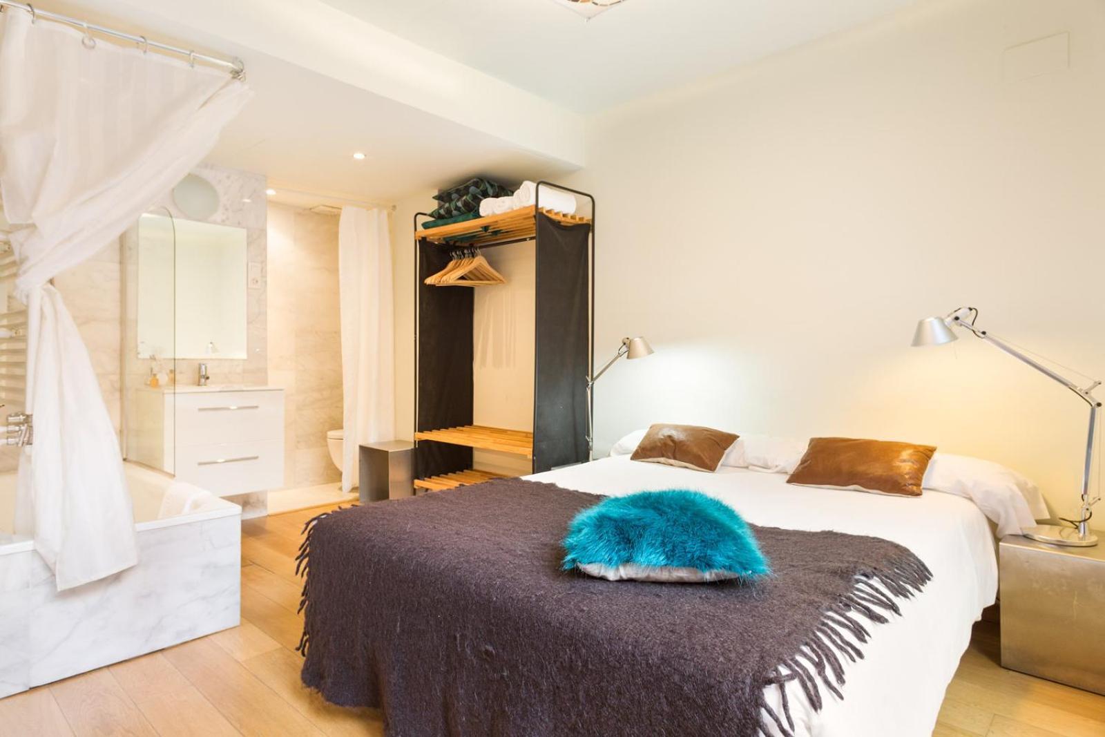 My Space Emirates - Fully Equipped Apartments Near The Beach With Shared Pool Barcelona Exterior photo
