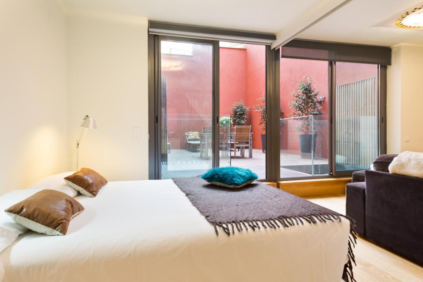 My Space Emirates - Fully Equipped Apartments Near The Beach With Shared Pool Barcelona Exterior photo